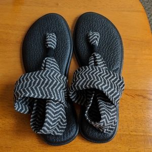 Sanuk yoga mat sling sandals